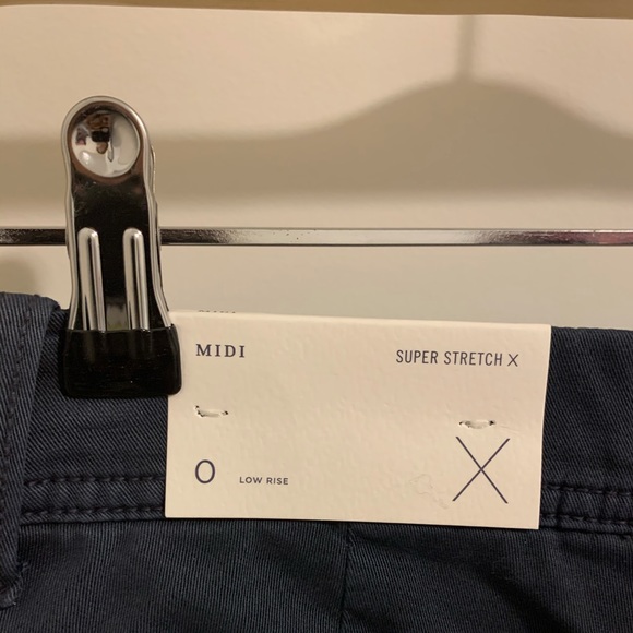 ⌛️SOLD⌛️ AE super stretch navy shorts - Picture 5 of 5